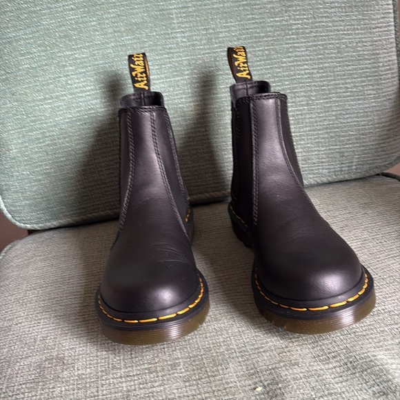 Doc Martens Womens Chelsea Boots Size 7 - Picture 2 of 3